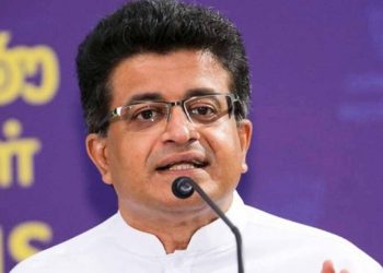 අලුත් බාල්දියකින් පරණ නෑමම පටන් අරන්! අලුත් කැබිනට්ටුවට ගම්මන්පිලගෙන් කනේ පාරක්!