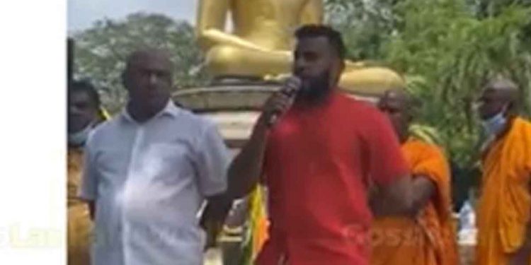රැලි හැමදාම තියෙන්නෙ නෑ! රැලි ඉවර වුණු දාට වැල්ල දිගේ දුවන්න තොපිලට ගහනවා! තොපිලා ගෝල්ෆේස් හිටපන්! ජනාධිපති යන්නෙ නෑ! (VIDEO)