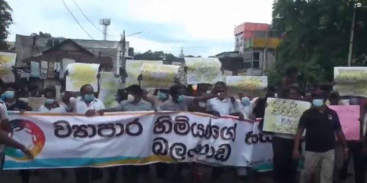 බලංගොඩ කඩ වහයි! අරගලයට සහාය දෙන්න පෙළපාලි යයි! (VIDEO)