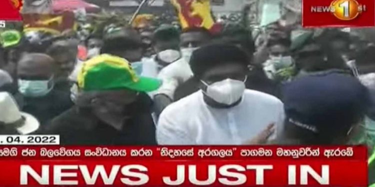 සජිත් පෙරටු කොටගෙන හරීන් සමග මහජනකායක් කොළඹට ගමන් අරඹයි! (VIDEO)