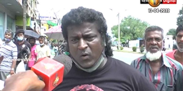 සිංහල අවුරුද්ද ගැන පාරෙ ඉන්න මිනිස්සු කියන කතා! ඇහුවාම පිස්සු හැදෙනවා! (VIDEO)