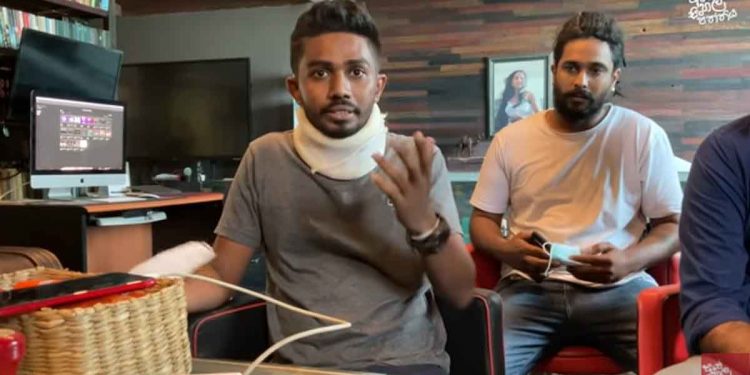 මතකද මිරිහානෙදි පොලිසියට දේශනයක් දුන්න කොල්ලා! මතකද ඒ කොල්ලා ඉස්පිරිතාලේ හිටියා! ඒ කොල්ලා කාගේ ගෝලයෙක්ද දන්නවද? අහගන්න මෙන්න ඒ කොල්ලා කියනවා! (VIDEO)