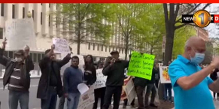 වොෂින්ටනයේ IMF එක ඉස්සරහත් ‘ගෝඨා ගෝ හෝම්’ ගිගුම් දෙයි! (VIDEO)