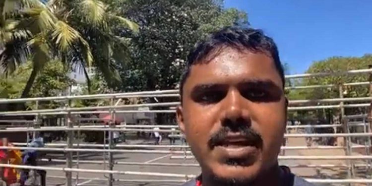 මිනිස්සුන්ට ගෝල්ෆේස් යන්න බැරිවෙන්න මහපාර මැද යකඩ වැටවල් ගහලා! (VIDEO)
