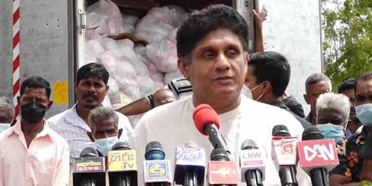 සජිත් පානමට යයි! මට පුලුවන් විදිහට ඔබතුමන්ලාට පුංචි තෑග්ගක් අරන් ආවා! (VIDEO)