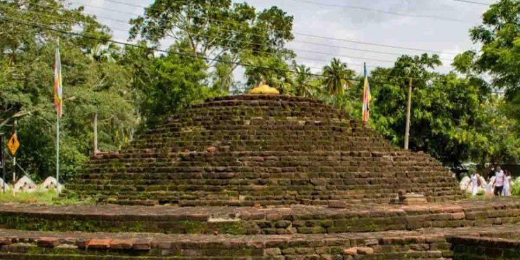 කිසිවකුගේ ඇස නොගැටී අනුරාධපුරයේ සැඟවුණු බුදුරදුන්ගේ ශ්‍රීපාද සටහන…