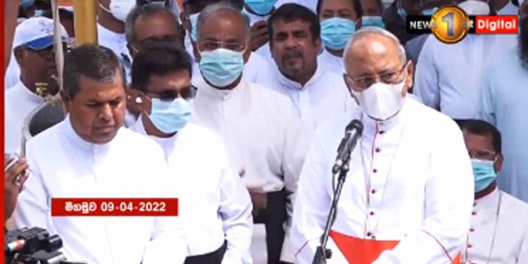 පාස්කු කුමන්ත්රණකාරයන්ට බලය අල්ලන්න පුලුවන්! බලය ආරක්ෂා කරගන්න බෑ! දෙවියන් වහන්සේගේ සාපය ඔවුන්ට වැදිලා ඉවරයි! කාදිනල් හිමිගෙන් යළිත් ආන්දෝලනාත්මක ප්රකාශයක්! (VIDEO)