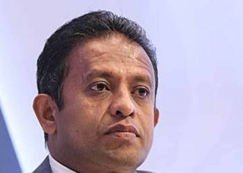 රට ගැන ආදරයක් තියෙනවා නම් බලය ගැන තීන්දුව ගන්න මහජනතාවට බලය දෙන්න! සජිත් සහ අනුරගෙ මතය චන්දිමත් ගනී! (VIDEO)
