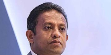 රට ගැන ආදරයක් තියෙනවා නම් බලය ගැන තීන්දුව ගන්න මහජනතාවට බලය දෙන්න! සජිත් සහ අනුරගෙ මතය චන්දිමත් ගනී! (VIDEO)