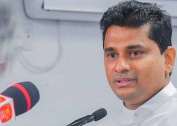 ඇමැති වෙච්ච හැටියෙ ජයසුමන මුඛ ආවරණ ගලවයි!