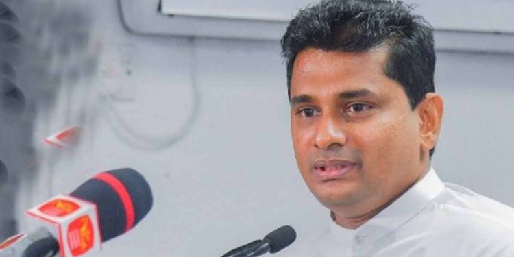 ඇමැති වෙච්ච හැටියෙ ජයසුමන මුඛ ආවරණ ගලවයි!