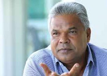 ආණ්ඩුවට ඩොලර් එක බස්සගන්න බෑ! යන්න ගෙදර! අපිට දෙන්න බස්සලා පෙන්නන්නම්! මෛත්‍රීගෙ මල්ලි ගේමට එන්ටර් වෙයි! (VIDEO)