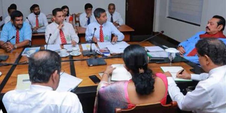 ගොවියොයි රටයි විනාශ කරපු උපදෙස් ජනාධිපතිට දුන්න පාදෙණිය ඉන්න දොස්තර සංගමය ඔන්න දැන් අරගලය කරන්න එනවලු!