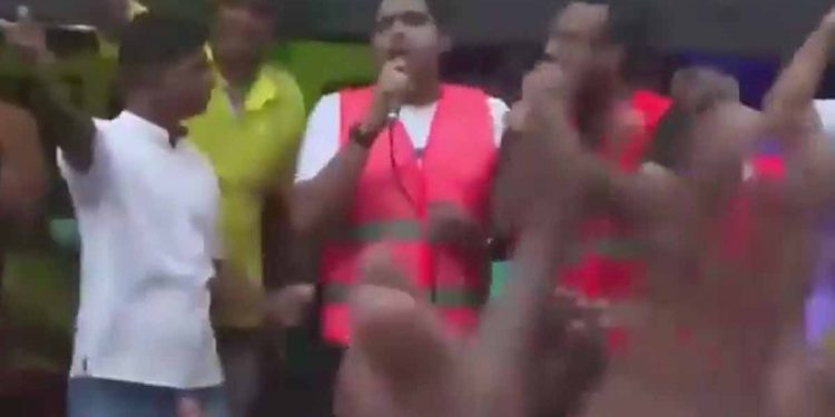 ගෝඨා එපා කිව්වට අපි එනවා කොළඹට…! බලේ බලේ කාගෙ බලේ…! බලේ බලේ සමගි බලේ…!  බලේ බලේ කාගෙ බලේ…! බලේ බලේ සජිත් බලේ…! (VIDEO)