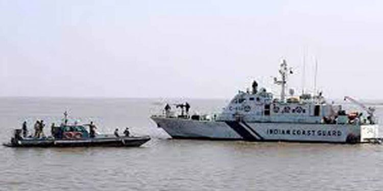 කන්න නැතිව පවුල් පිටින් ඉන්දියාවට පනින්න අරන්! ඉන්දියාව ආරක්ෂක වැට තද කරයි!