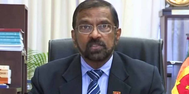 අද අපි වැටිලා ඉන්න තැන කනගාටුයි! රට දරුණු අවස්ථාවකට පත්වෙලා! හැසිරෙන්න ඕන විදිහ ගැන තානාපතිවරු අපිට දේශන දෙනවා! විදේශ ලේකම් රටට ඇත්තම කියයි! (VIDEO)