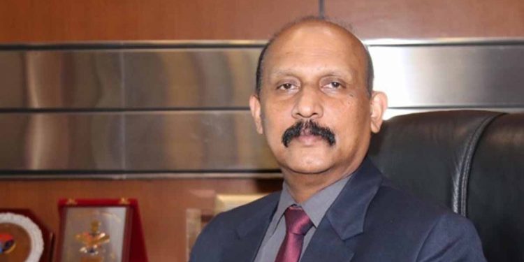 සාමකාමී විරෝධතාකරුවන්ට හමුදා බලය යොදන්නේ නෑ! ෆීල්ඩ් මාෂල් එවපු පණිවුඩයට ආරක්ෂක ලේකම් කමල් ගුණරත්න උත්තර යවයි!