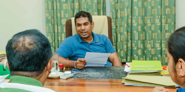 අලුත් තෙල් ඇමැති වැඩිකරන සූත්‍රය හෙළිකරයි! අපියි IOC එකයි යන්නෙ එකට!