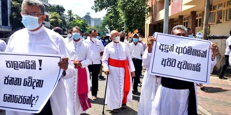 කාදිනල් හිමිත් විරෝධතාවේ!