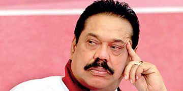 මහින්ද අද රෑ අගමැතිකමෙන් ඉල්ලා අස්වෙයි! හෙට අලුත් කැබිනට් මණ්ඩලයක්! රාජපක්ෂවරු කවුරුත්ම නෑ! සියලුම ඇමැතිවරු අද රෑ අරලියගහ මන්දිරයට කැඳවයි!