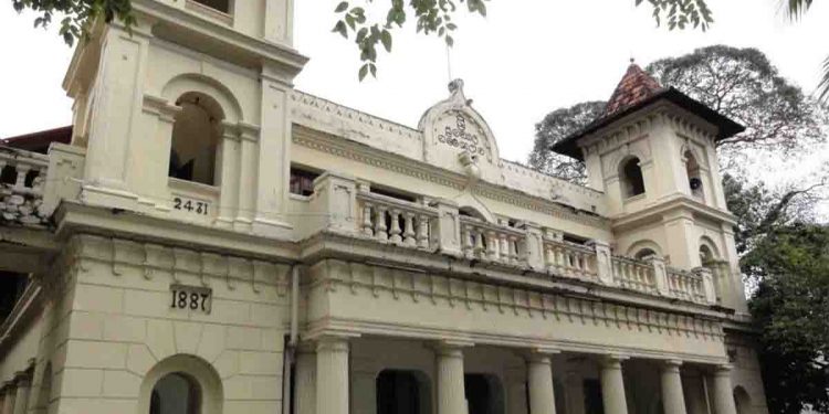 රහස් රැසක් හෙළිකරමින් කොළඹින් හමුවුණු බුදුරදුන්ගේ පාත්‍රා ධාතුව…