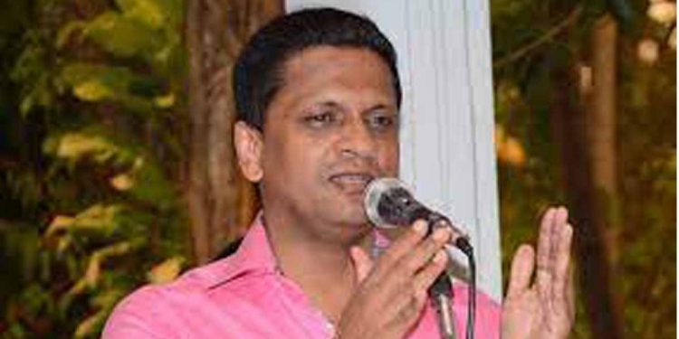 මහා ජන ගඟක් ලන්සාගේ ගේ වටලයි! (VIDEO)