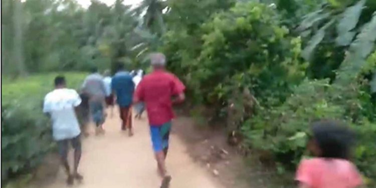 නිපුණ රණවකට අදත් හූ තියලා පන්නා ගනී! ඊයේ තිහගොඩ! අද සියඹලාගොඩ! (VIDEO)