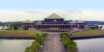 හෙට පාර්ලිමේන්තුවට දැඩි ආරක්ෂාවක් යොදන්න සාකච්ජා! කතානායකට මන්ත්‍රීවරුන්ගෙන් ඉල්ලීම් රැසක්! සාකච්ජා පිට සාකච්ජා!