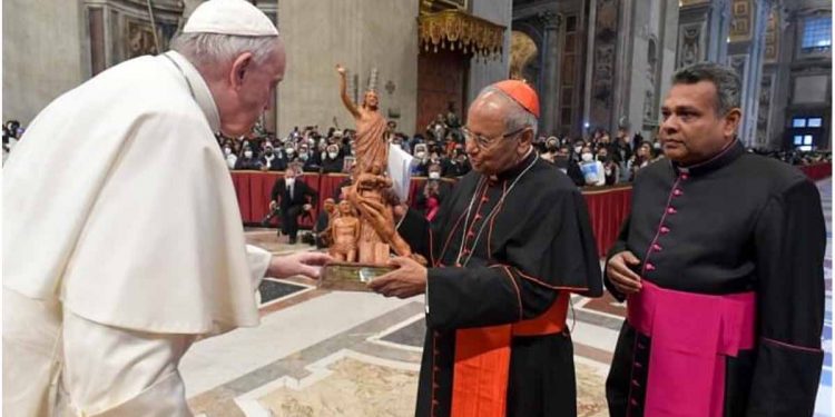 පාස්කු ප්‍රහාරය පිටුපස සිටින අය වහාම හෙළිකරන්න! පාප් වහන්සේගෙන් ලංකාවෙ ආණ්ඩුවට දරුණු පණිවුඩයක්!