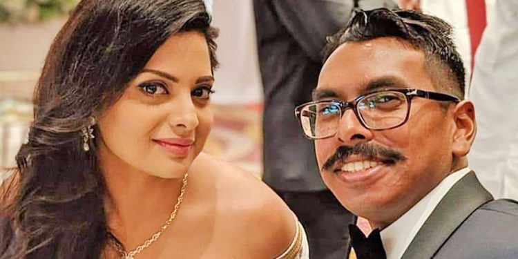 ජනාධිපතිගේ පුතා ඉන්න ලොස් ඇන්ජලිස් නිවස ඉදිරිපිටත් උද්ඝෝෂණ ඇරඹෙයි!