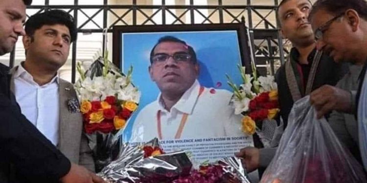 පාකිස්තාන අධිකරණය කොච්චර වේගවත්ද? ප්රියන්ත කුමාරගේ ඝාතකයන්ට මාස 5ක් ඇතුළත දඬුවම් දෙයි! 6ක් එල්ලා මරයි! 7ක් ජීවිතේටම ඇතුළේ! 76කට අවුරුදු 2ක්!