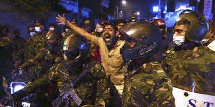 ලෝකෙම ලංකාව ගැන ඇහැගහගෙන! පණිවුඩ පිට පණිවුඩ නිකුත් කරයි!