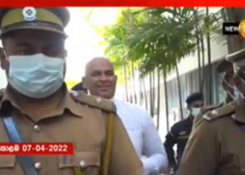 මිනිස්සුන්ට කන්න නෑ බොන්න නෑ! හරි අමාරුවෙන් ජීවත් වෙන්නේ මල්ලී! ඒ අයගේ විරෝධය සාධාරණයි! ඇතුළේ ඉන්න රන්ජන්ට එළියෙ ඉන්න ජනතාවගේ දුක දැනෙයි! (VIDEO)