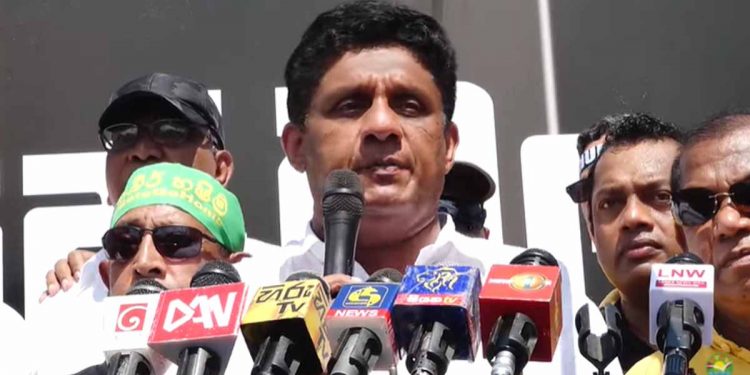 සජිත් සජබෙ සැලූන් දොර අරී! එක්කො ගෝල්ෆේස් එකේ අරගල කරන මිනිස්සුන්ගේ පැත්තෙ හිටගන්න! නැත්නම් අර හොර හැත්තත් එක්ක ගිහින් හිටගන්න! හැබැයි එකක් කියන්නම්! රට කාපු හොර හැත්ත ගාවට යන උන්ට ආයෙත් සජබෙට එන්න බෑ! ඒ සැලූන් දොර මම වහනවා! මහාජනකායකගේ ඔල්වරසන් මැද සජිත් මාර කතාවක් කියයි! (VIDEO)