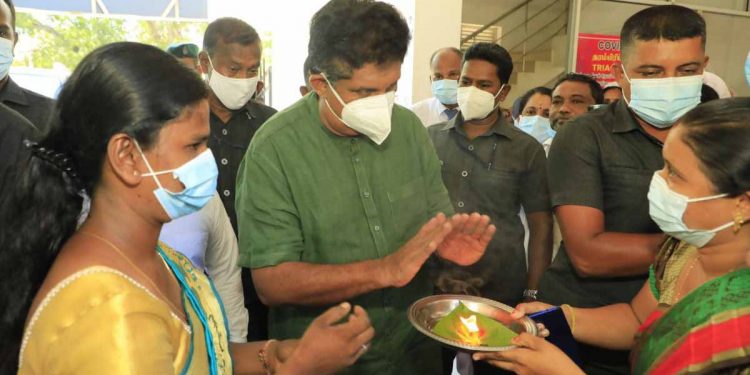 ආණ්ඩුව ලෑස්ති වෙනවලු මේ සිවිල් අරගලය මර්දනය කරන්න! එන්න එපා ඒවට! අරගලයට යන්න දෙන්න! මර්දනය කරන්න ආවොත් අපිත් ලෑස්තියි ඒවට මුහුණ දෙන්න! (VIDEO & PHOTOS)