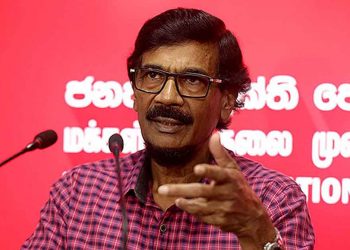 මේ අරගලය දේශපාලනිකයි! මේක නිර්දේශපාලනීකරණය වෙන්න බෑ! පාගමනකින් කොළඹට ඇවිත් අපි මේ අරගලයේ දේශපාලන නායකත්වය ගන්නවා! (VIDEO)