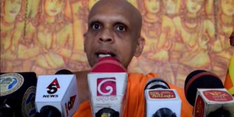 උඩස්ගිරියේ සමිත හිමි මහානායක හිමිවරුන්ට හොඳ යෝජනාවක් කරයි! (VIDEO)