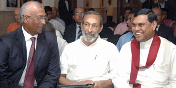 වාසුදේව කියන්නේ විපක්ෂය කඩන්න එවපු රාජපක්ෂ පිල්ලියක්! සජබෙ මන්ත්‍රීවරු සජිත්ට පෙන්වා දෙයි! වහාම ප්‍රතිචාර දක්වන්න තීන්දුවක්! (VIDEO)