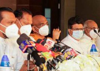 ආණ්ඩුව කළේ තුප්පහි-සක්කිලි-දෙකේ පන්තියේ වැඩක්! විමල්-වාසු-දයාසිරි ඊයේ රෑ හමුවෙලා ගත් තීන්දුව! (VIDEO)