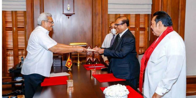 ගල් ලෙන බින්ඳ සුසිල් කෝ? හොයාගන්න නෑ! ඇමැතිකමක් අරන්ද?