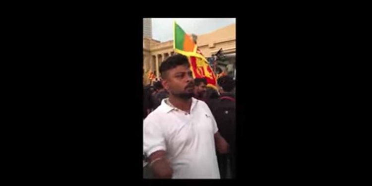 අපි රට බේරගන්න යුද්ධ කළා! අපේ අතපය නැති වුණා! මේ අරගලයට අපි ආවේ ආයෙත් රට බේරගන්නයි! (VIDEO)