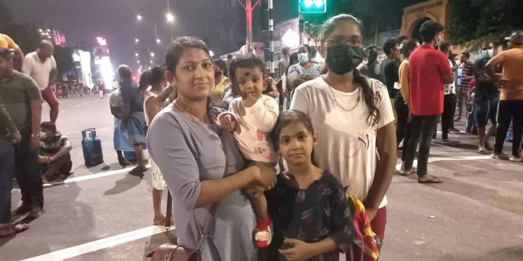 ලංකාවේ අම්මලා ඊයේ මව්වරුන්ගේ දිනය සැමරුවේ මෙහෙමයි! (PHOTOS)