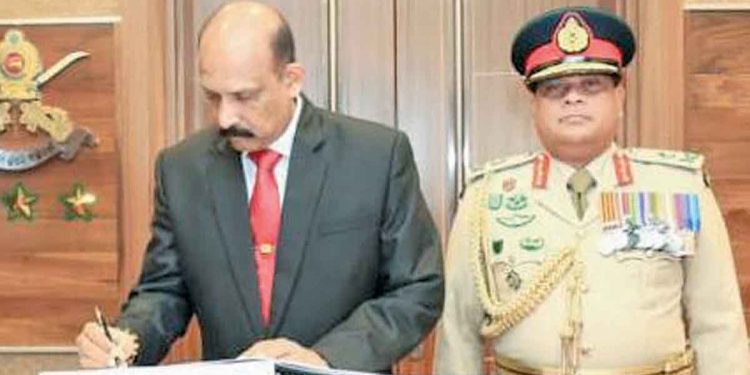 සන්සුන් වෙන්න! සාමකාමීව හැසිරෙන්න! ආරක්ෂක ලේකම්-හමුදාපති ජනතාවගෙන් ඉල්ලයි! (VIDEO)