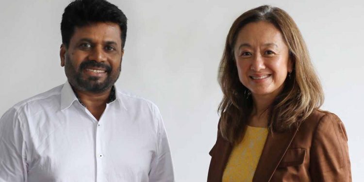 රනිල් විතරක් නෙමෙයි මෙන්න අමෙරිකානු තානාපතිනිය අනුර හම්බවෙන්නත් පක්ෂ කාර්යාලයටම ගිහිල්ලා! (PHOTO)