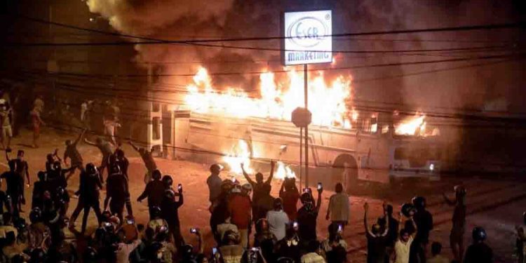 ANARCHY නොහොත් රට අරාජික වුණොත් අපිට වෙන්නෙත් මේ ටිකමද?