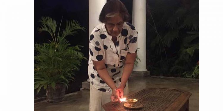 වෛරයට ආදරය! පළිගැනීමට සමාව! යක්ෂයාට දෙවියන්! යුද්ධයේ අවසානය සිහි කරමින් චන්ද්රිකා පහන් පත්තු කරයි!