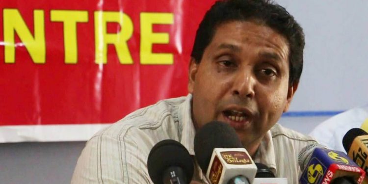 දයා ගමගේගෙ හෙලිකොප්ටර් විකුණලා බැංකුවලට පොලු තිබ්බ බිලියන ගානක සල්ලි ගනින්! ඇලෝසියස් පොලු තිබ්බ සල්ලි ගනින්! අගමැතිතුමෝ නාලා වරෙන් මිනිස්සුන්ට බදු ගහන්න! (VIDEO)