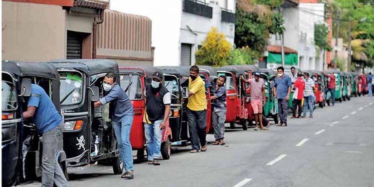 ලංකාවේ සියලු වාහනවලට අබ සරණයි! මෙන්න මහා හෙළිදරව්වක්! (VIDEO)