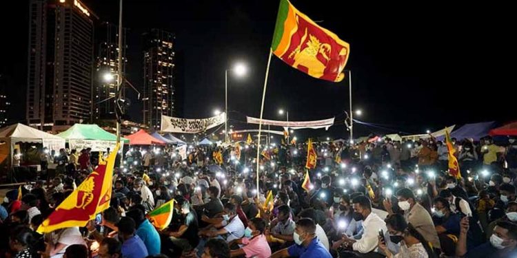 අලුත් වෙලා… අලුත් වෙලා… අරගල භූමිය අලුත් වෙලා! මේ ඊයෙ රෑ අලුත් වුණු ගෝල්ෆේස් එක! (VIDEO)