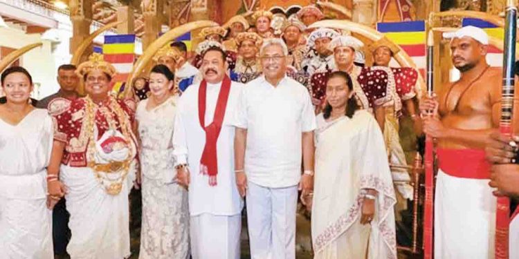වට්ටක්කා බෝල්ට් ඇණ සහ ගෝඨා හදපු අච්චාරු කැබිනට්!